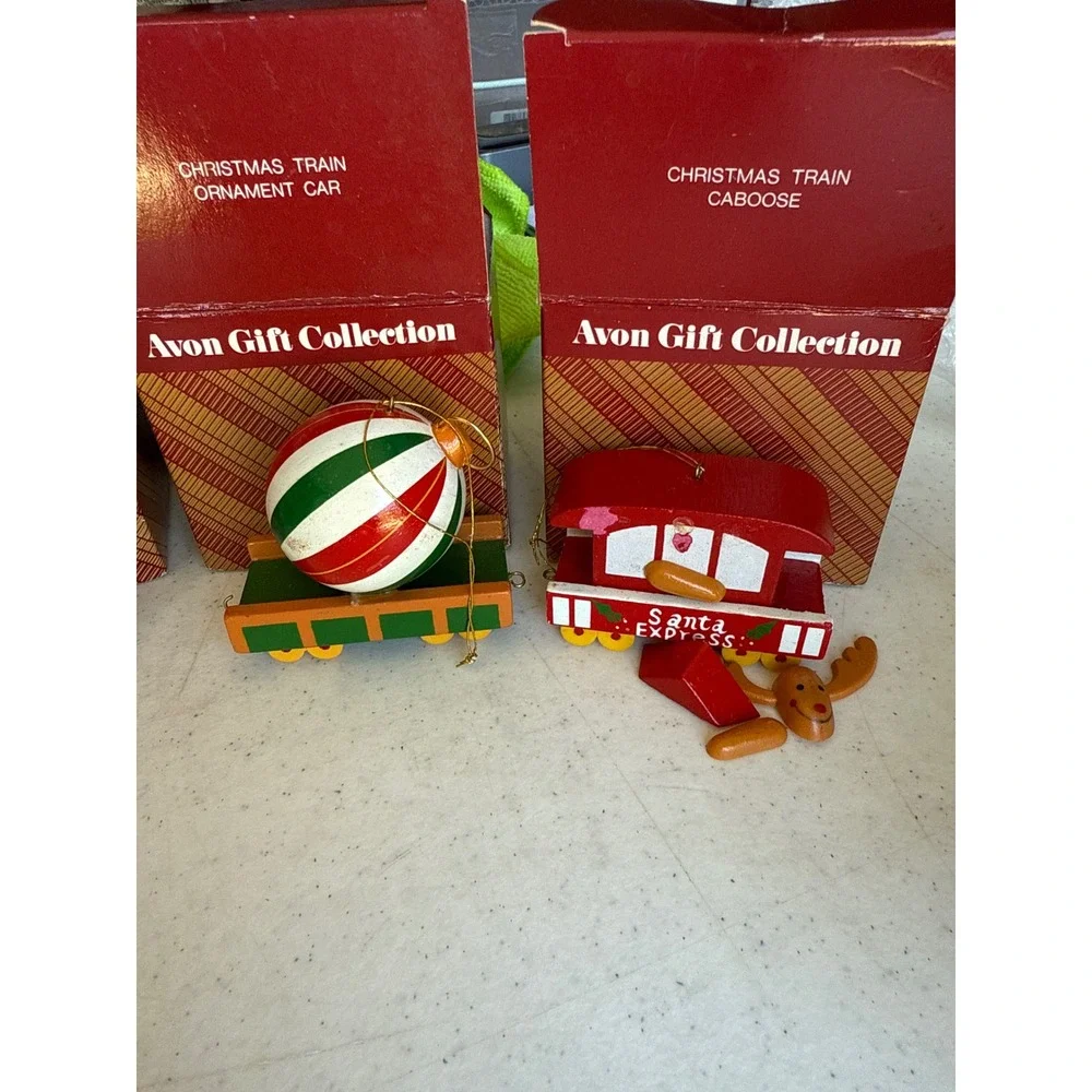 Avon Gift‎ Collection Christmas Train Engine Tree Cookie Caboose Ornament